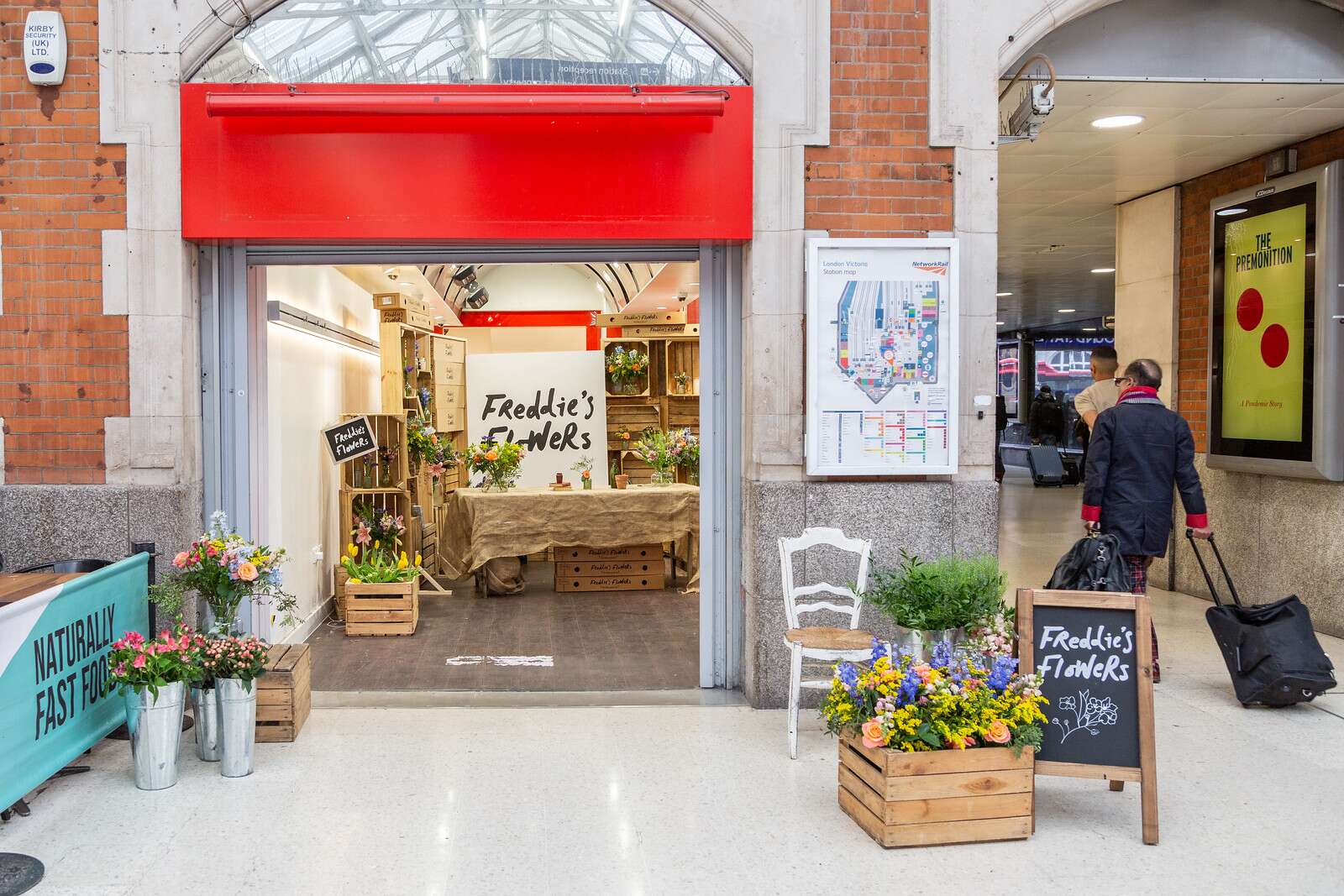 Freddie's Flowers Attracts Commuters at London Victoria Station