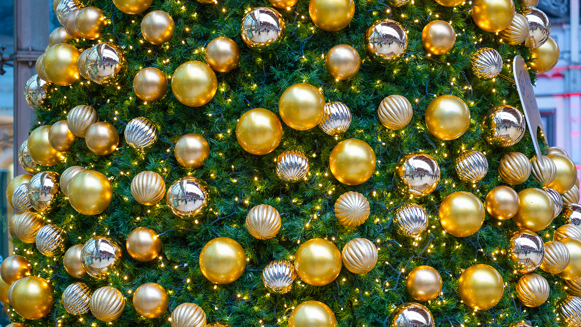 Ferrero Rocher Festive Space Campaign